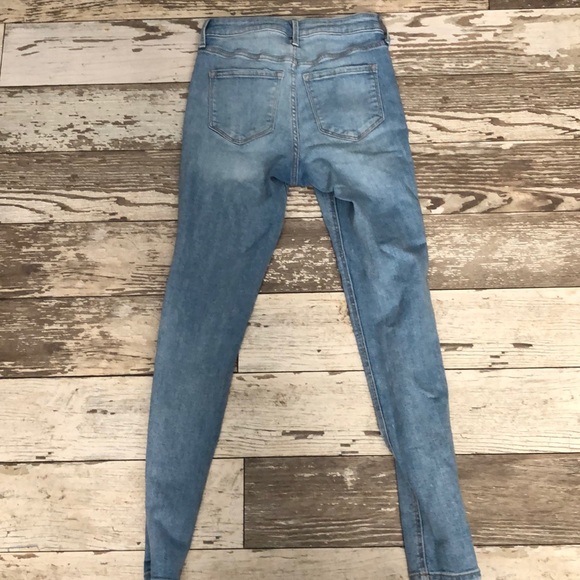 Old navy jeans - Picture 3 of 3